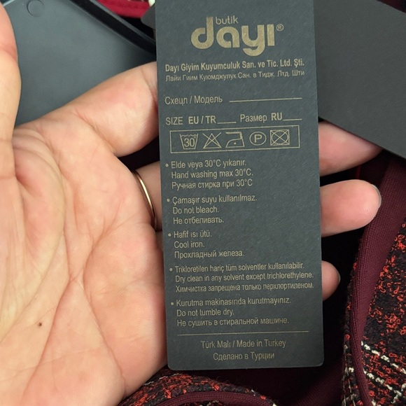 Elegant Burgundy Plaid Blazer for Women - Picture 6 of 7